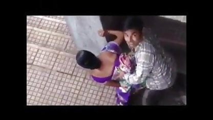 सेंट पीटर्सबर्ग त्रिगुट सेक्सी वीडियो में हिंदी मूवी में एक बेंच पर ।