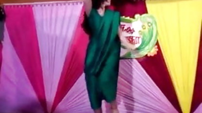 अंधेरे लड़की के साथ सुंदर स्तनों Gianna सेक्सी फिल्म वीडियो सेक्सी फिल्म वीडियो में डायर देता है में योनि