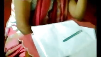सड़क पर सेक्सी फिल्म हिंदी की चार्ज